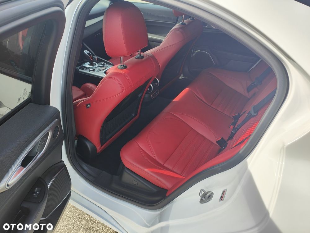 Alfa Romeo Giulia - 5