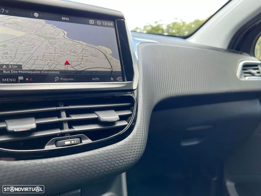 Peugeot 208 1.2 PureTech Signature - 42