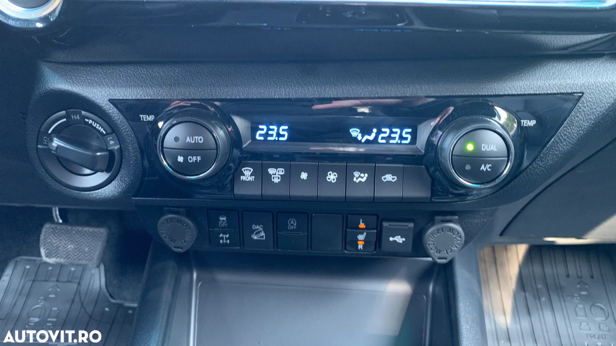 Toyota Hilux 2.8D 204CP 4x4 Double Cab AT MHEV Invincible Color Edition (3E5) - 25