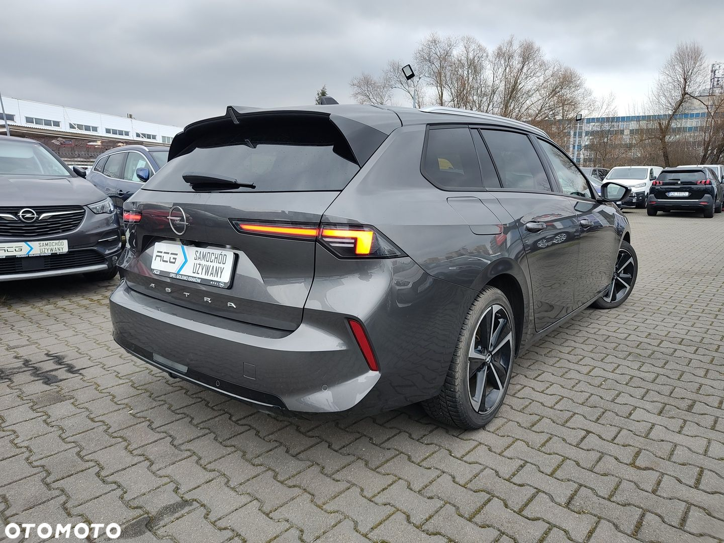 Opel Astra V 1.2 T Elegance S&S - 6