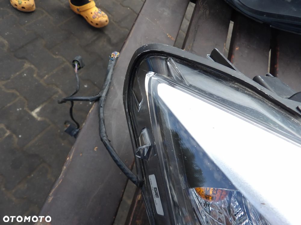 BMW - F30 - PRAWA LAMPA PRZEDNIA - UK - 7259540 - 4