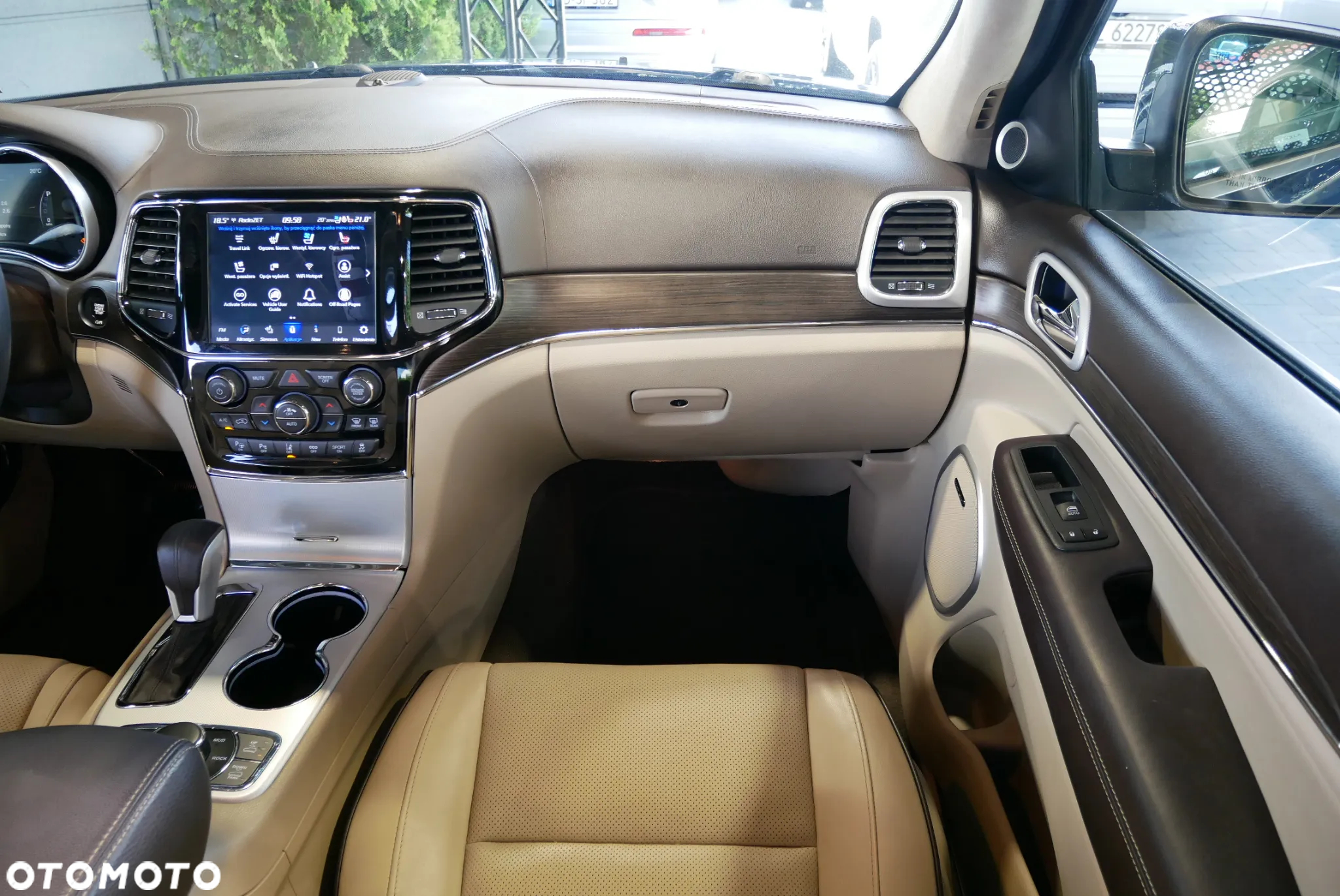 Jeep Grand Cherokee 5.7 V8 HEMI Summit - 17