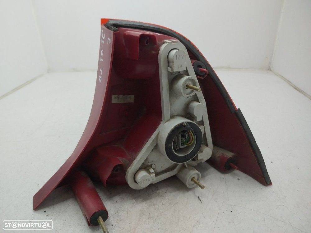 Farolim Stop Esq Ford Focus Três Volumes (Dfw) - 3