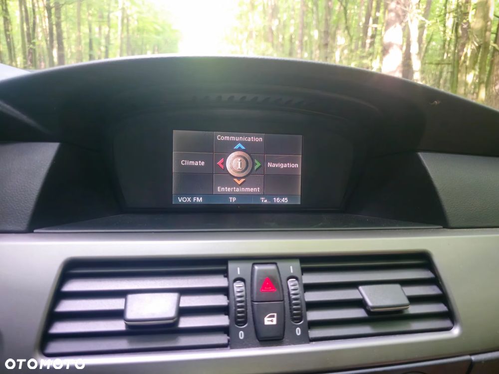 BMW Seria 5 523i Touring - 11