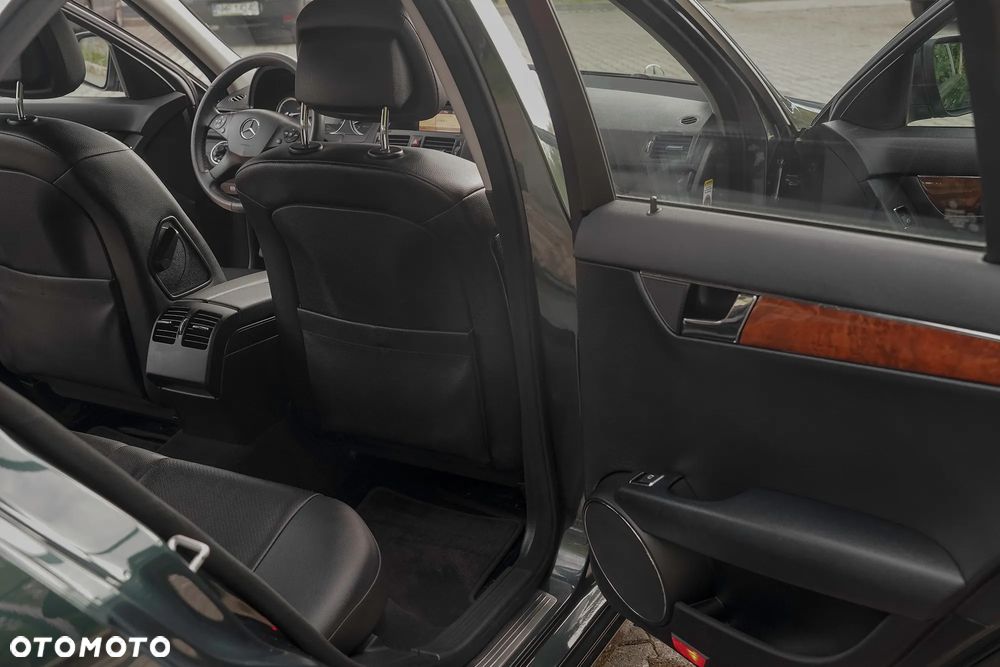 Mercedes-Benz Klasa C 300 7G-TRONIC SPORT EDITION - 17