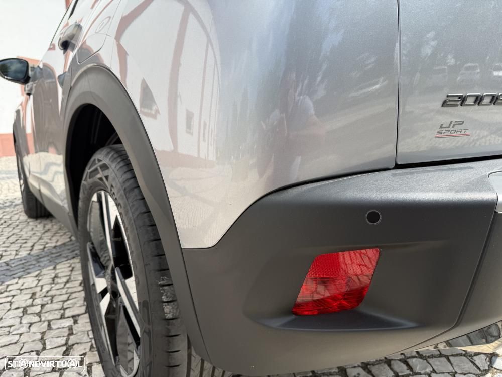 Peugeot 2008 1.2 Hybrid Allure e-DCS6 - 11