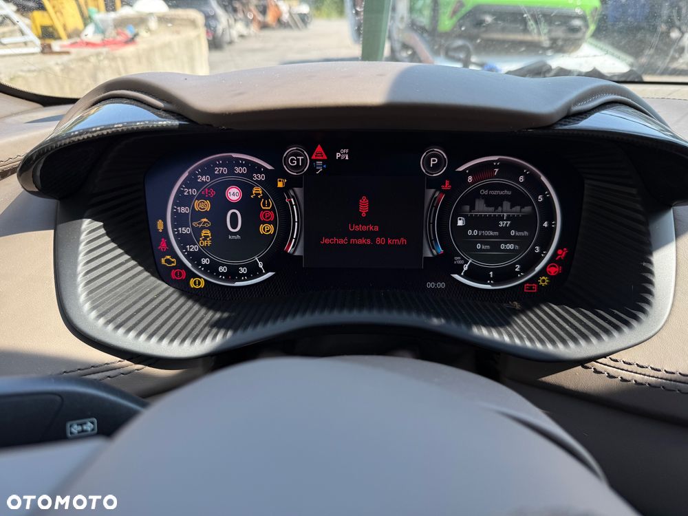 Aston Martin DBX - 19