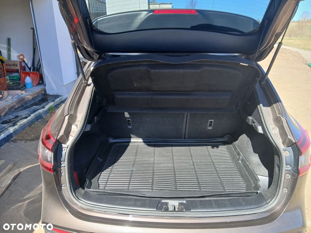 Nissan Qashqai 1.6 DCi Xtronic TEKNA - 6