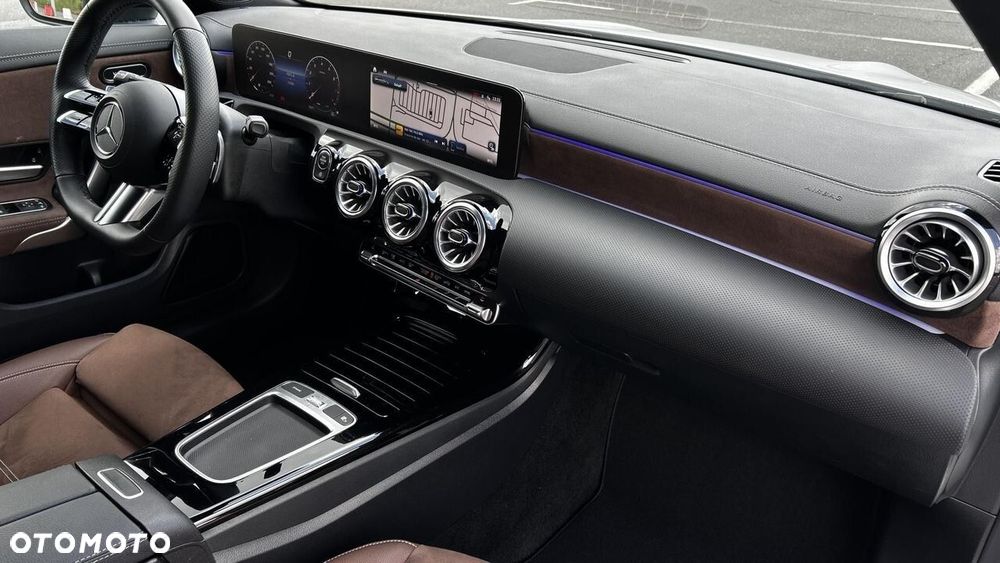 Mercedes-Benz CLA 180 mHEV AMG Line 7G-DCT - 23