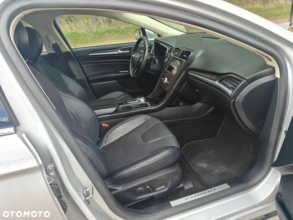 Ford Fusion 2.0 EcoBoost Titanium - 10