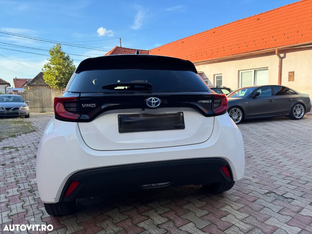 Toyota Yaris Hybrid 1.5 VVT-i Team Deutschland - 4