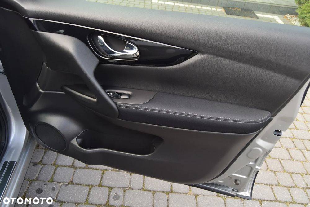 Nissan Qashqai 1.2 DIG-T N-Connecta - 25