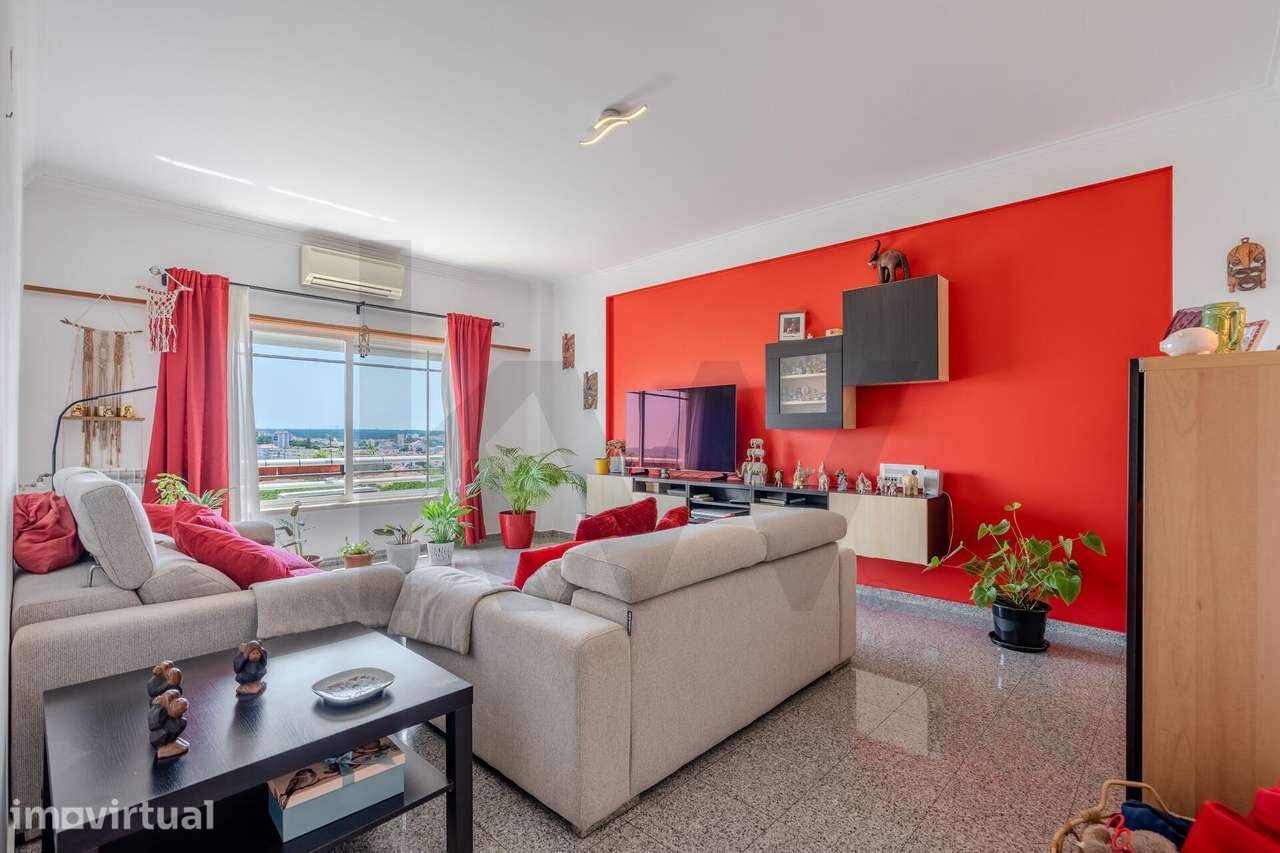 Apartamento T2 com vista desafogada | 105 m2 | Parqueamento 2/3 Carros - Grande imagem: 2/33