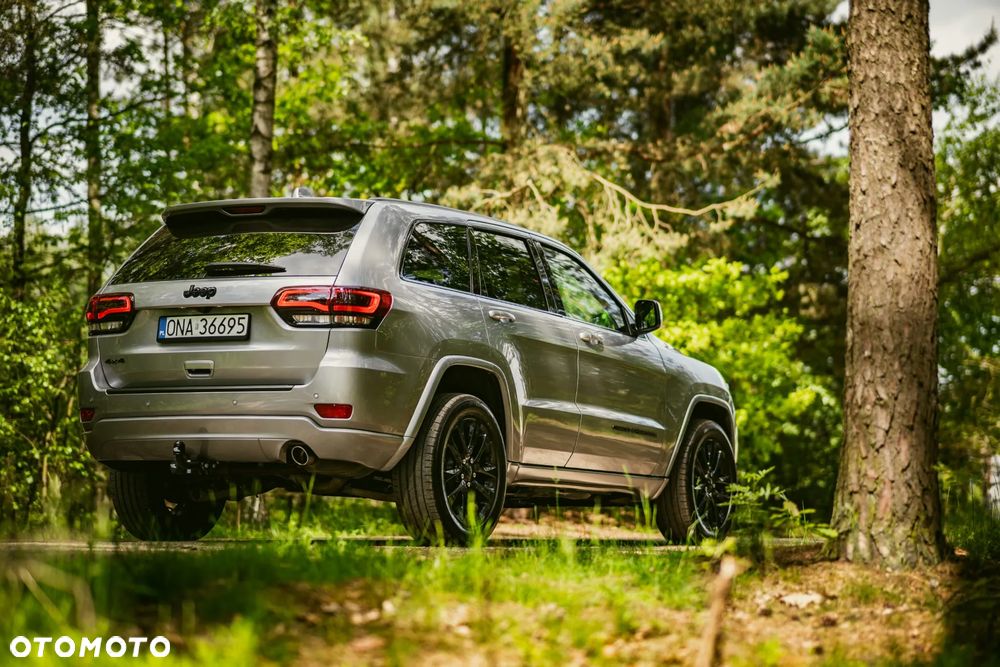 Jeep Grand Cherokee - 16