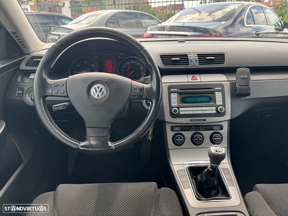 VW Passat 2.0 TDI Confortline - 14