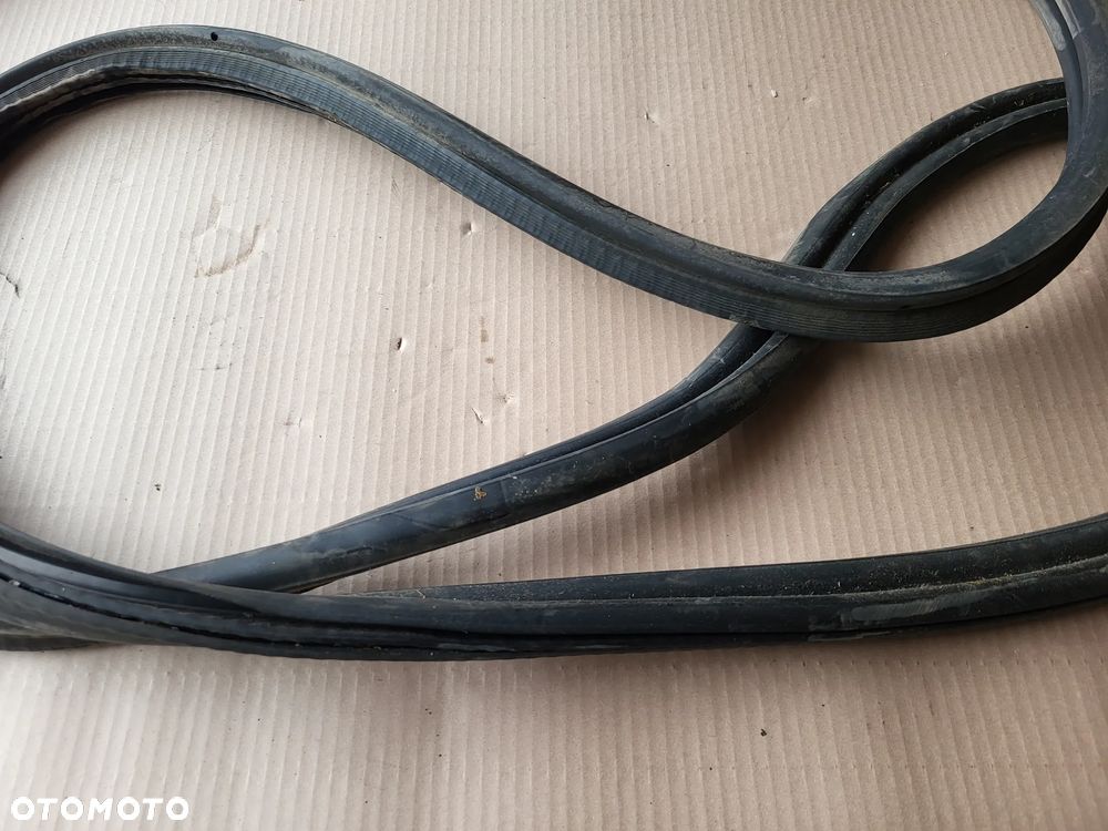 Uszczelka klapy bagażnika Peugeot 3008 I - 3