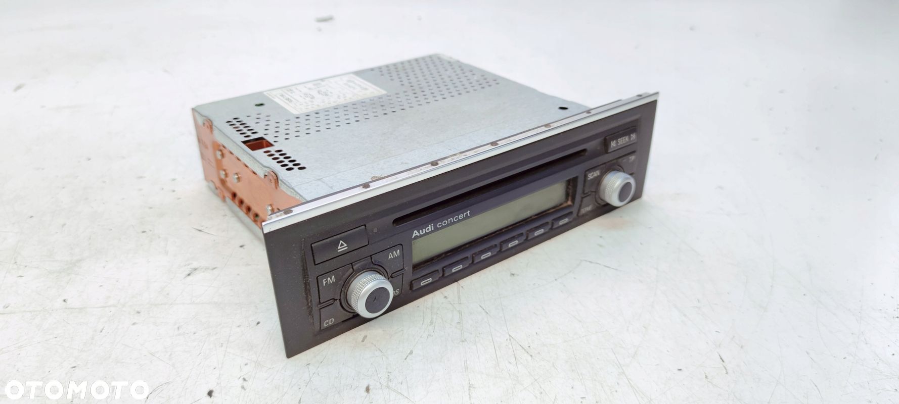 RADIO AUDI CONCERT AUDI A4 B7 CHROM 8E0035186AA - 1