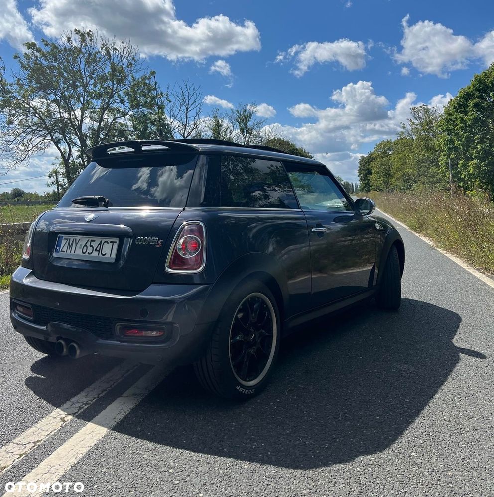 Mini Cooper S 2011 photo 2
