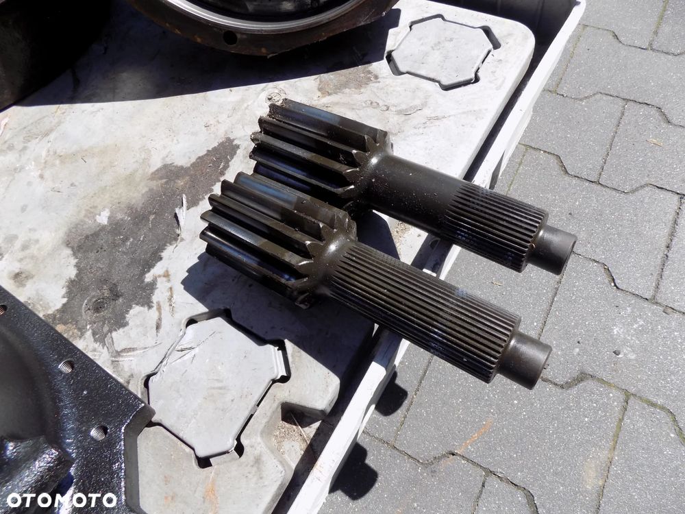 Massey Ferguson 6480 6465 6475 7618 7480  zwolnica tył obudowa mostu skrzyni - 2