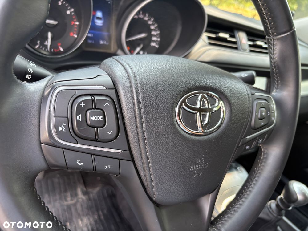 Toyota Avensis 1.8 Premium EU5 - 13