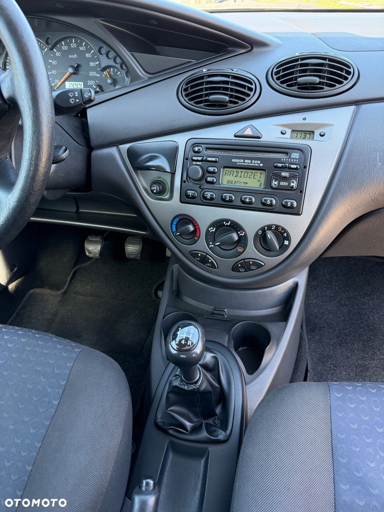 Ford Focus 1.6 16V Trend - 12