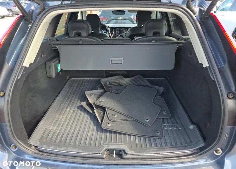 Volvo XC 60 B5 B AWD Plus Dark - 12