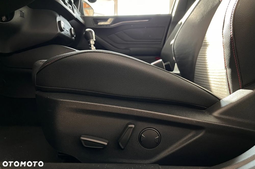Ford Focus 1.5 EcoBoost ST-Line Black ASS - 25