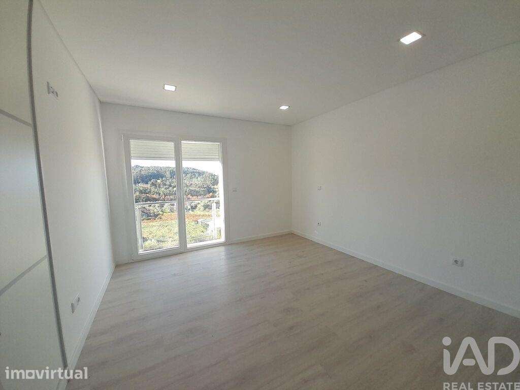 Casa / Villa T4 em Antuzede e Vil de Matos de 388,00 m2 - Grande imagem: 3/7