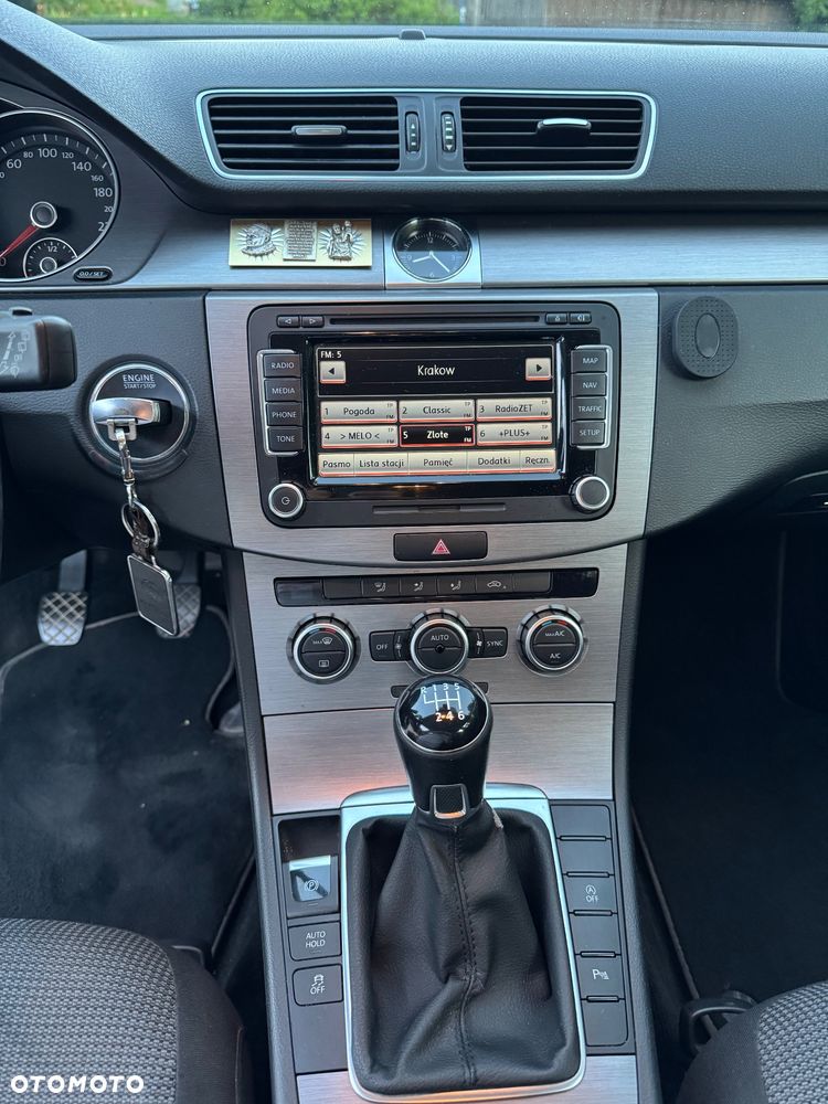 Volkswagen Passat 1.6 TDI DPF BlueMotion Technology Comfortline - 9