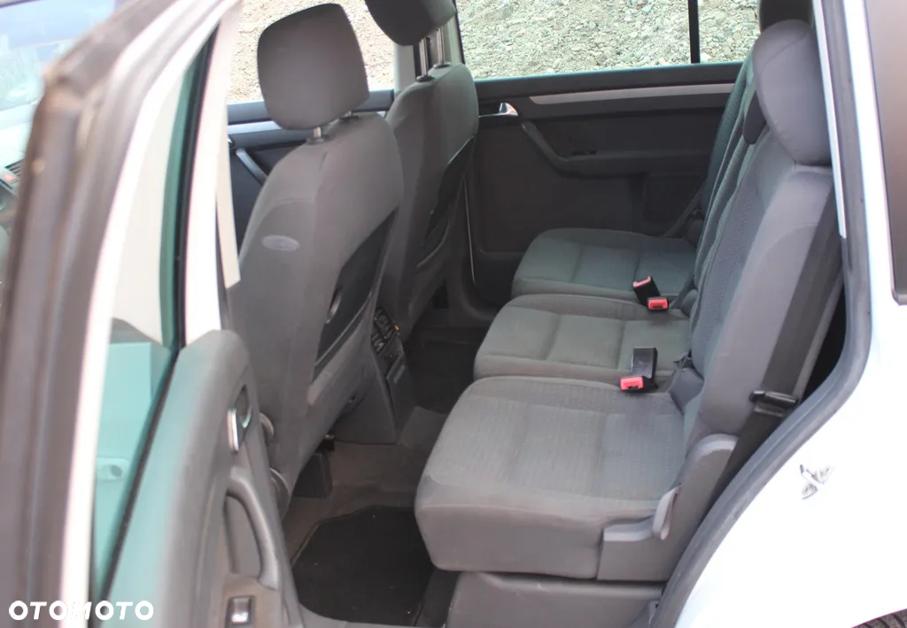 Volkswagen Touran - 15