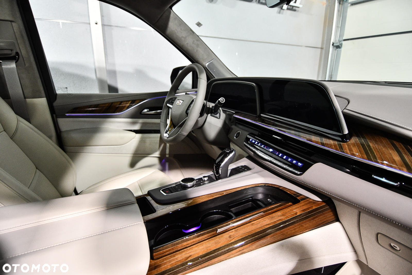 Cadillac Escalade - 24