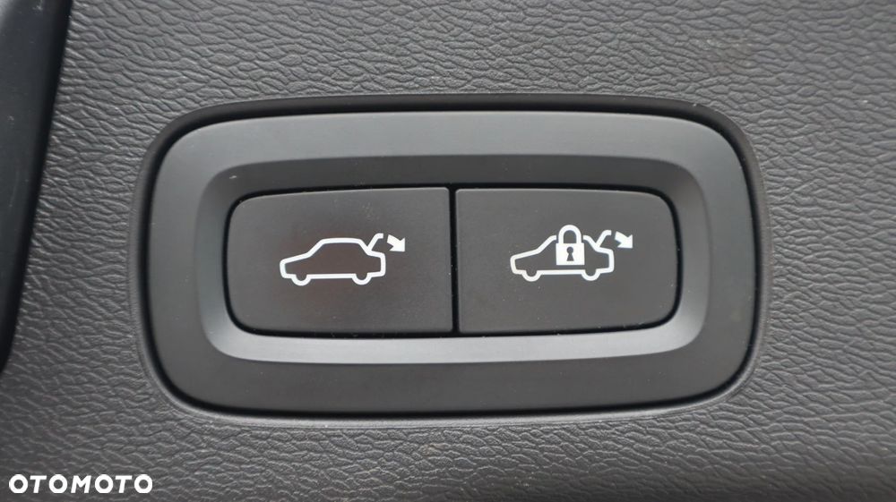 Volvo XC 60 B4 D AWD R-Design - 19