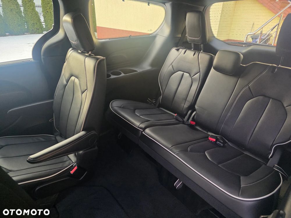 Chrysler Pacifica - 16
