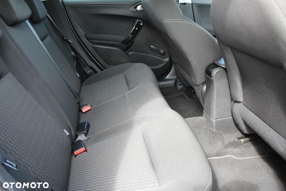 Peugeot 208 1.6 BlueHDi Allure S&S - 9
