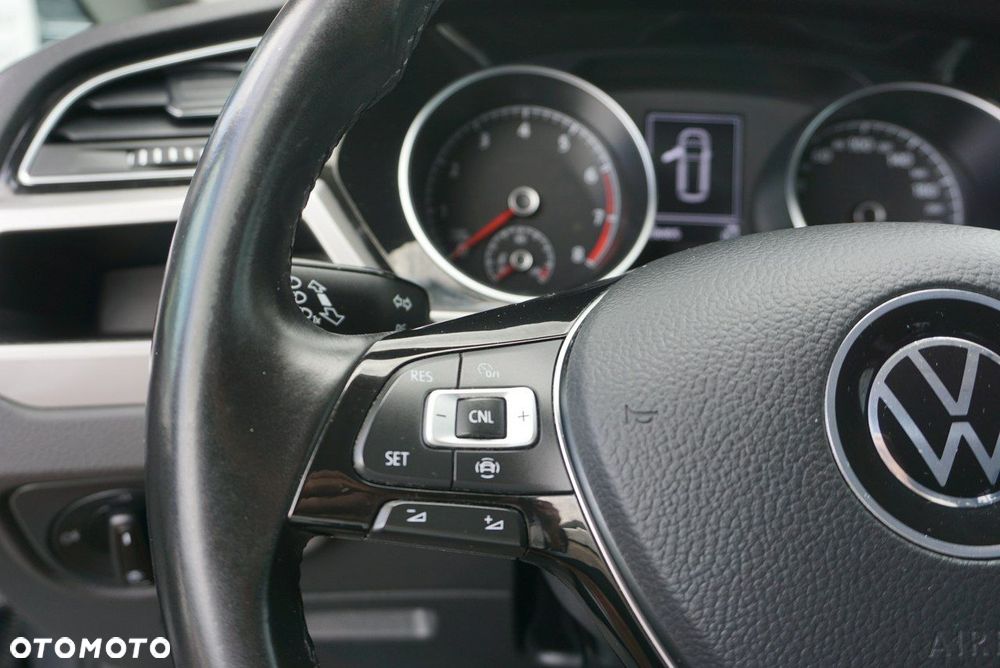 Volkswagen Touran - 25