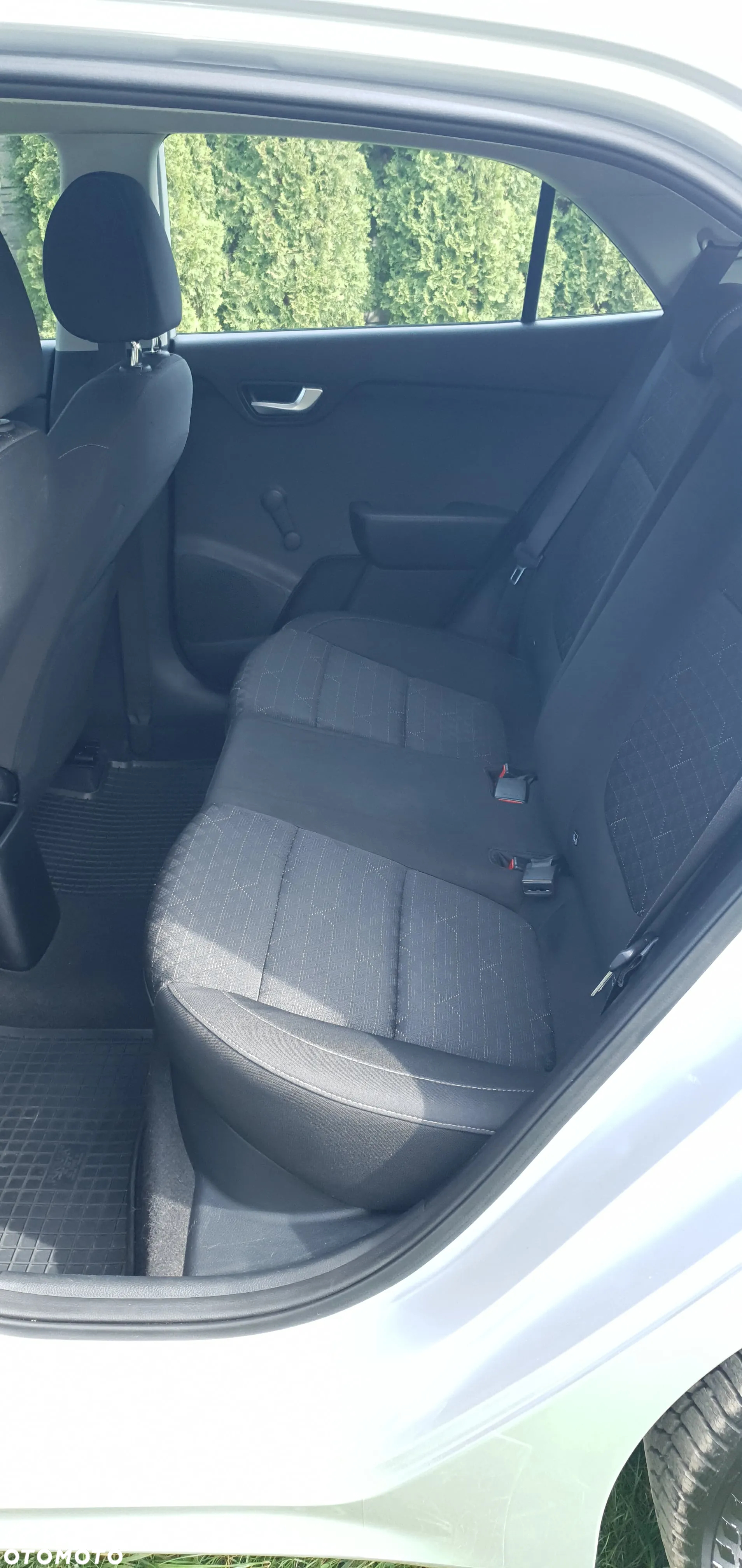 Kia Rio - 11