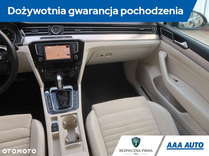 Volkswagen Passat - 9