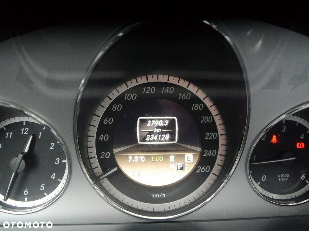 Mercedes-Benz Klasa E 220 BlueTEC 4Matic 7G-TRONIC Avantgarde - 18