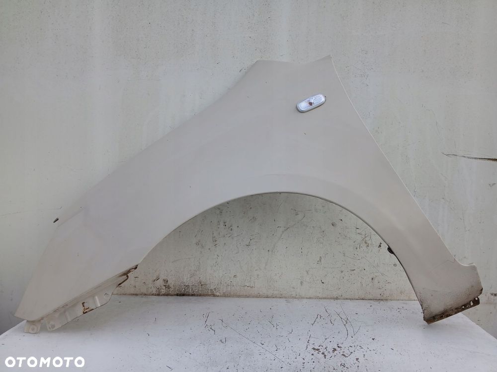 Kia Carens Iii Błotnik Lewy A1 - 2