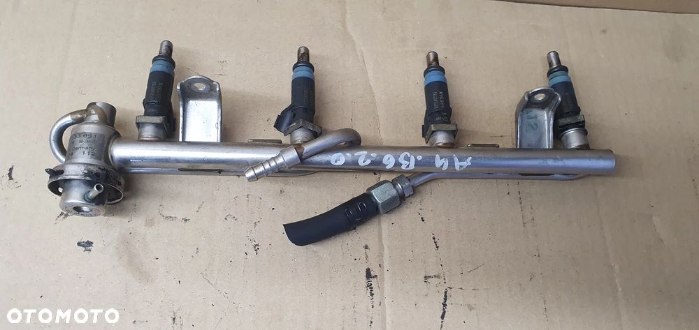 Listwa wtryskowa wtryski Audi A4 B6 2.0 058133681 06B133551K - 4