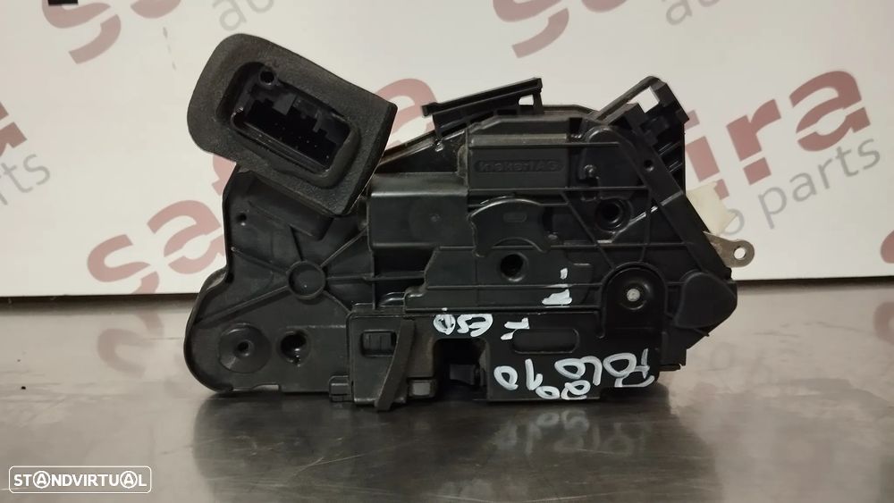 FECHO DA PORTA VOLKSWAGEN POLO V 6R REF. 5K1837015B FRENTE ESQUERDO - 2