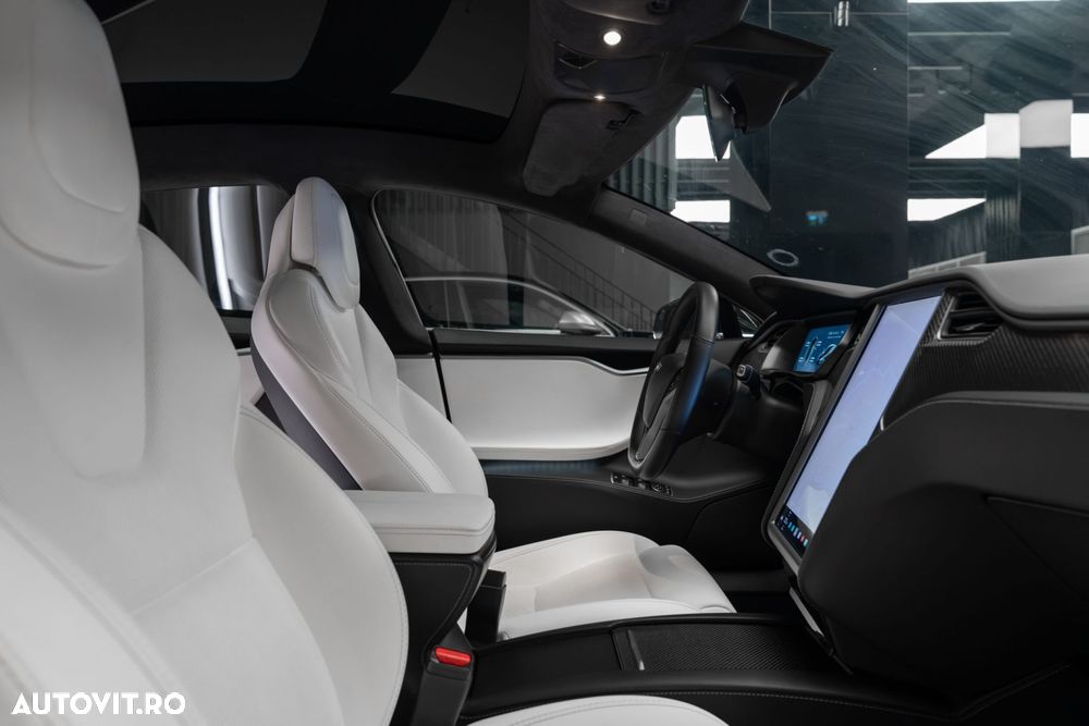 Tesla Model S - 36