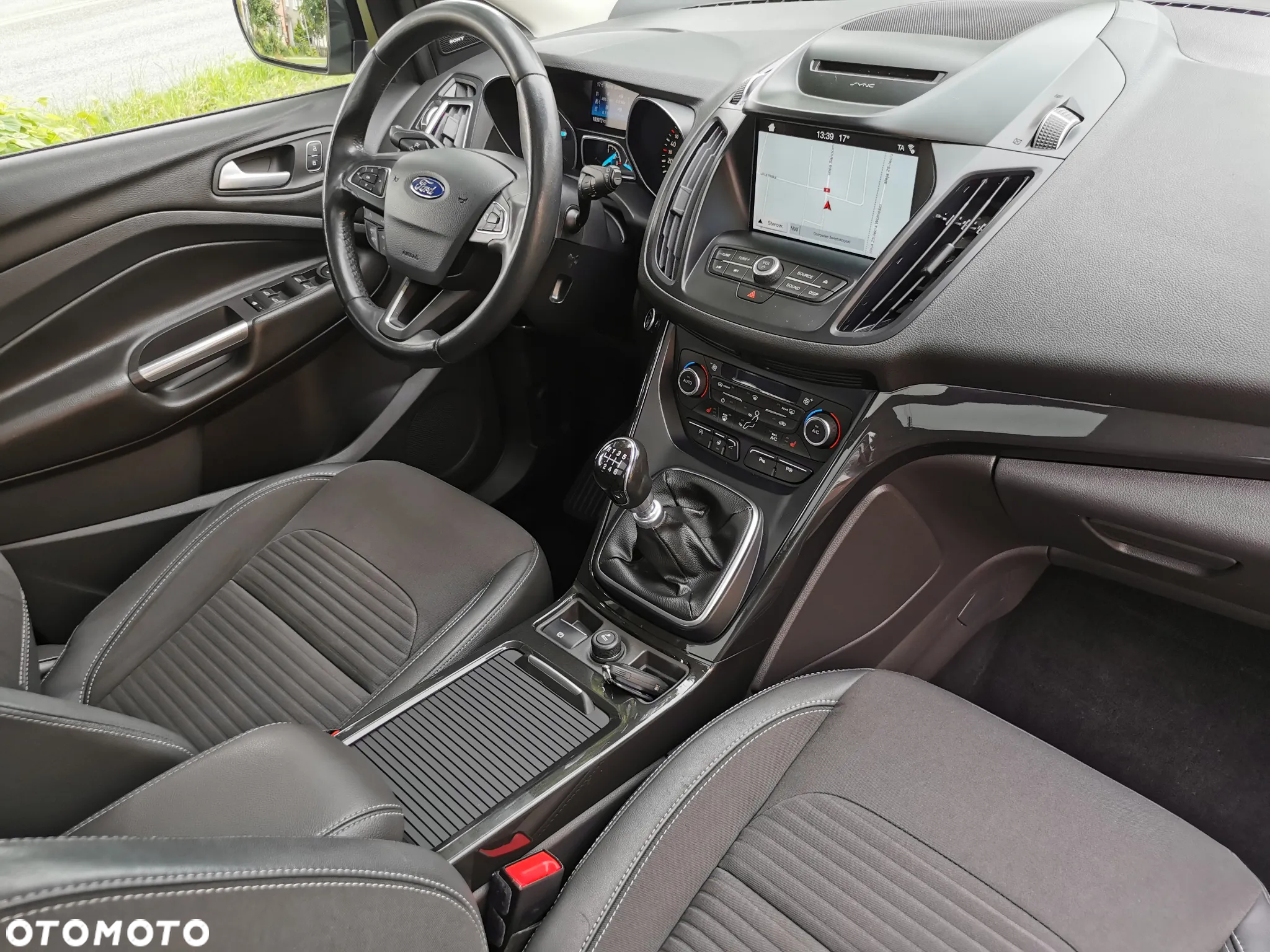 Ford Kuga 2.0 TDCi 2x4 Titanium - 12