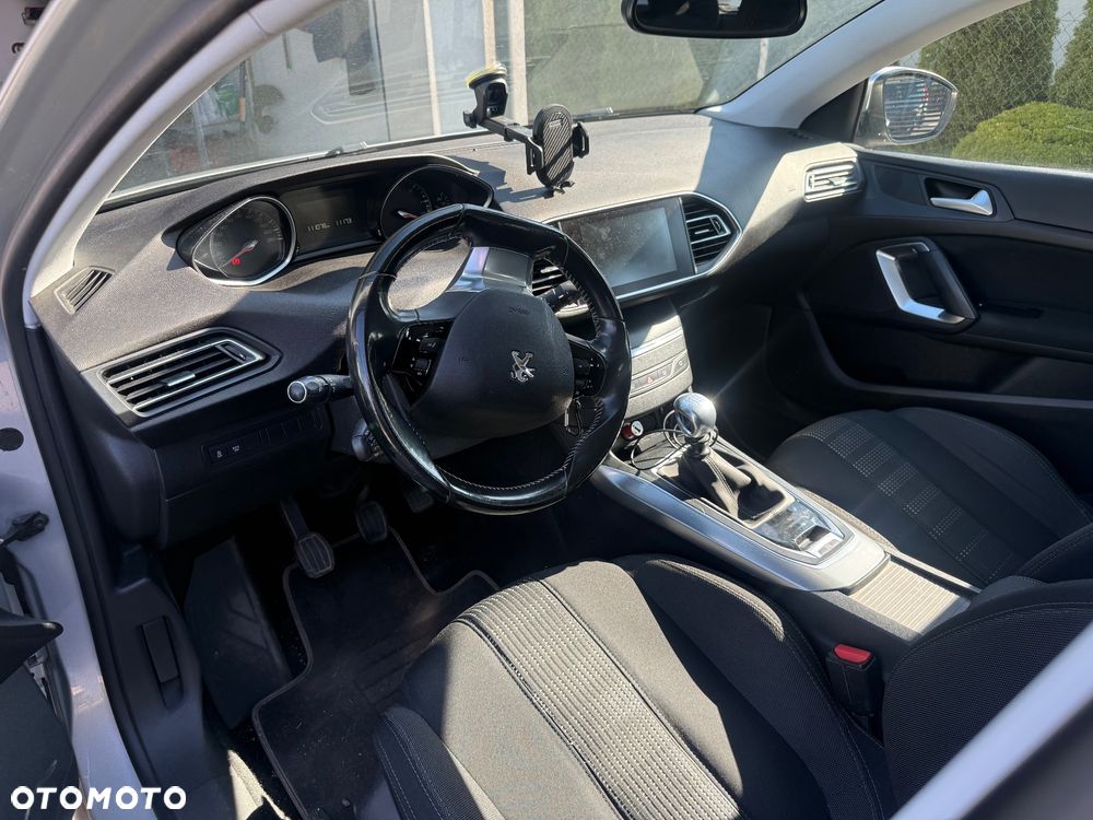 Peugeot 308 1.6 BlueHDi Allure S&S - 4