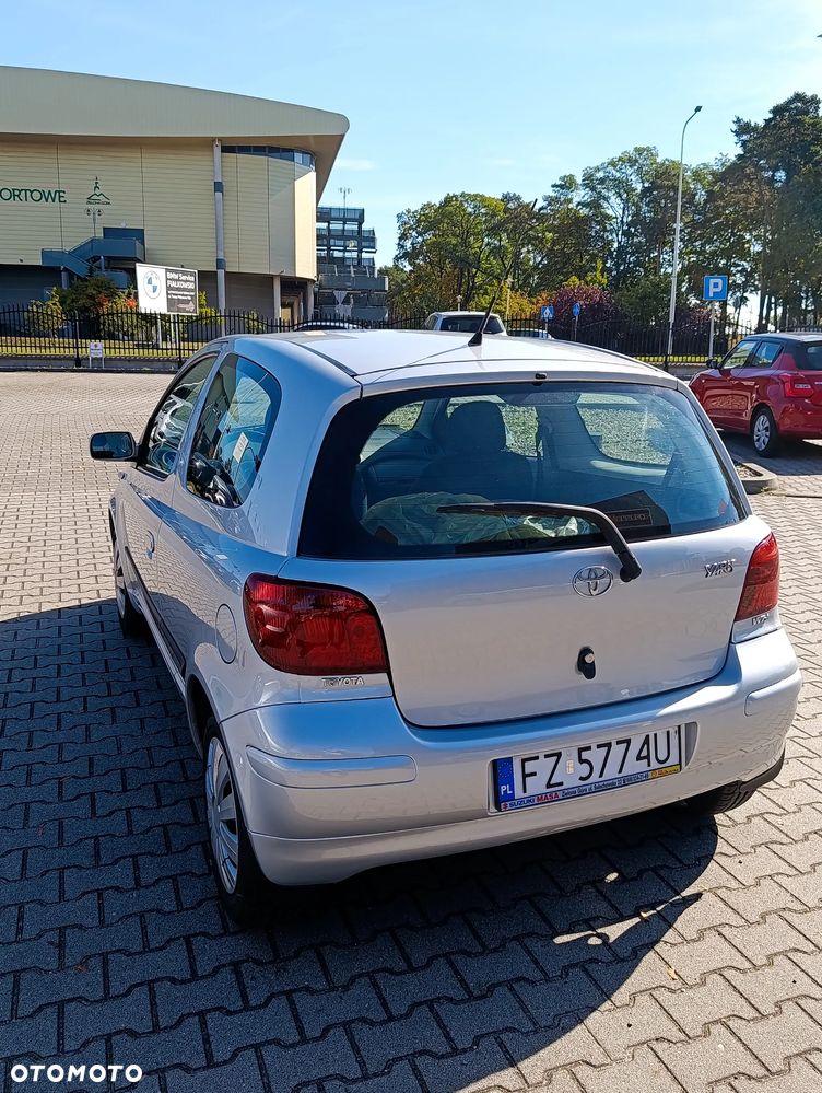 Toyota Yaris 2004 photo 2