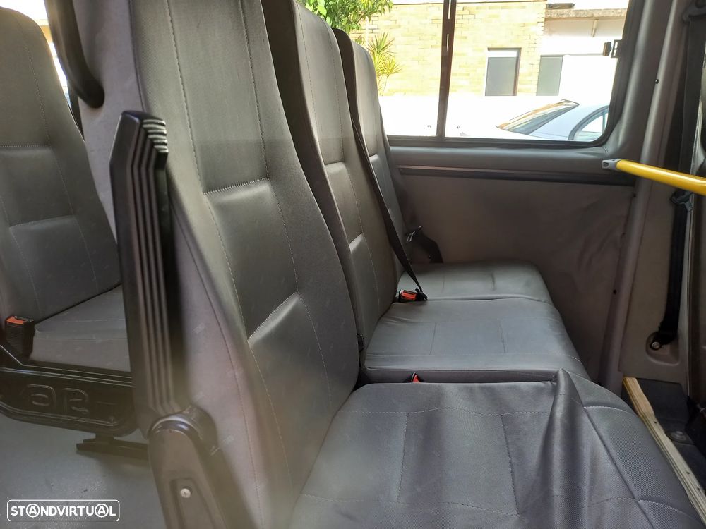 Renault Master 2.5 dci 9 lugares - 12