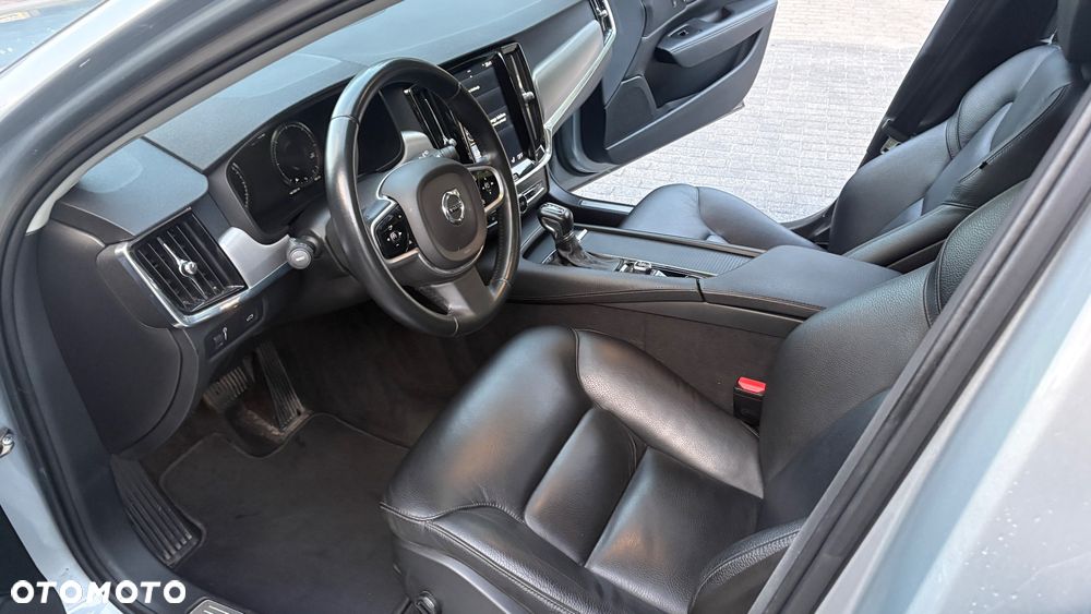 Volvo V90 D4 AWD Momentum - 23
