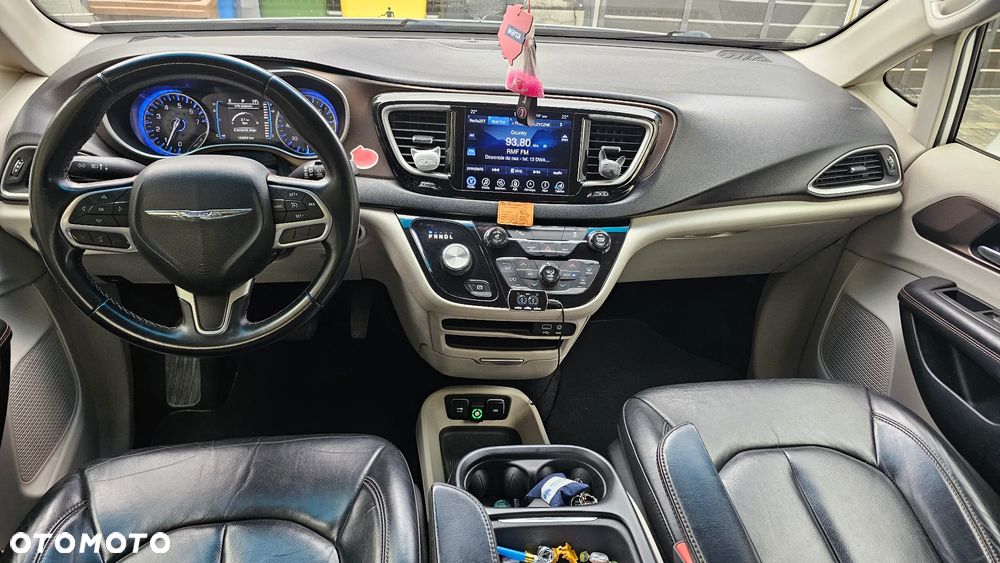 Chrysler Pacifica - 9