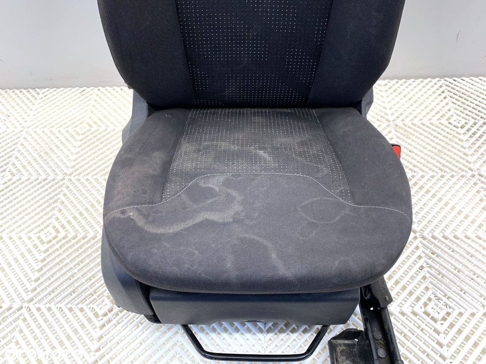 FOTEL PRAWY PRZÓD  FORD TRANSIT COURIER B460 Nadwozie pełne/minivan 2014 - 2022 1.0 EcoBoost 74 kW - 3