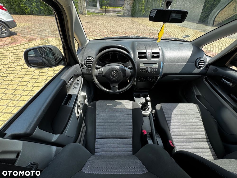 Suzuki SX4 1.6 Premium - 11